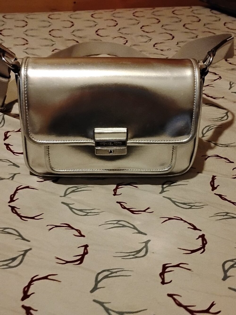 Brand New Micheal kors body cross purse.